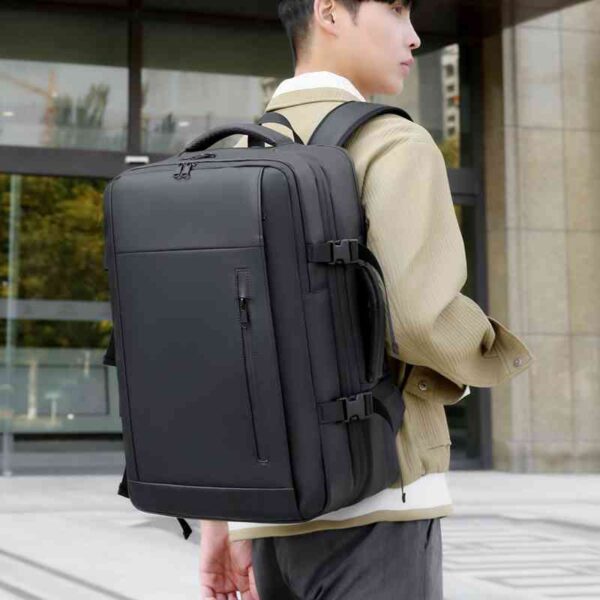 2S1B9511 Vacuum Compression Backpack